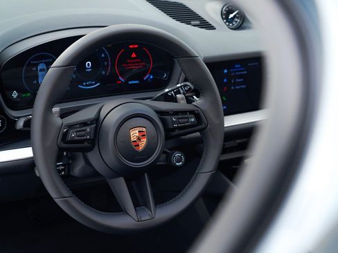 Used 2026 Porsche Cayenne AWD/4WD image 20
