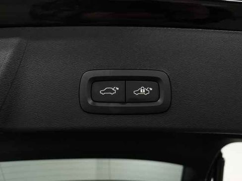 Certified 2025 Volvo XC40 B5 Core image 10