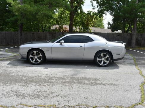 Used 2015 Dodge Challenger R/T w/ Quick Order Package 22B R/T RWD image 3