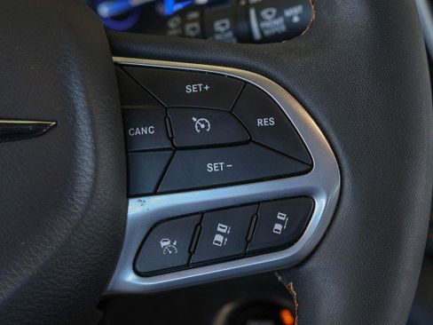 Used 2023 Chrysler Pacifica Pinnacle FWD image 28
