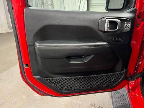 Used 2020 Jeep Wrangler Unlimited Sahara image 20