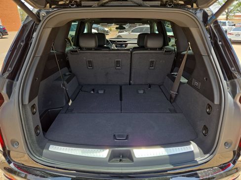 Certified 2025 Cadillac XT6 Luxury FWD image 12