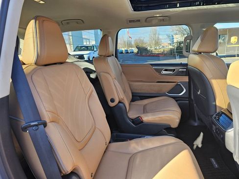 New 2025 INFINITI QX80 Luxe image 16