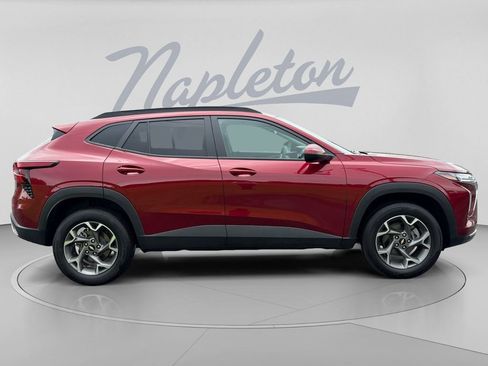Used 2025 Chevrolet Trax LT FWD image 9