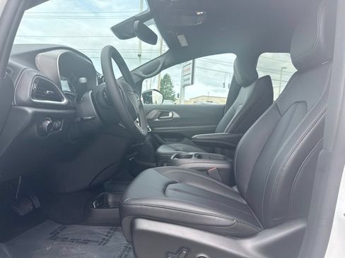 New 2027 Chrysler Pacifica Select AWD/4WD image 24