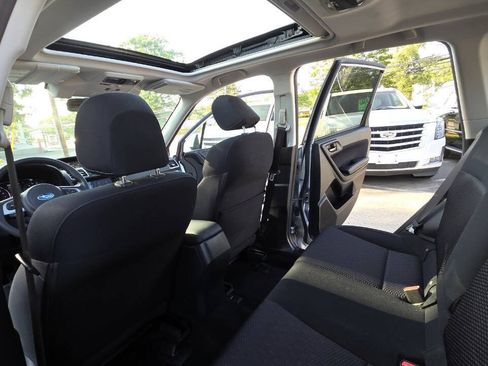 Used 2017 Subaru Forester 2.5i Premium AWD/4WD image 36