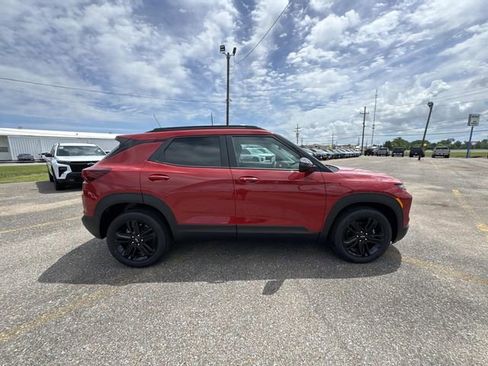 New 2026 Chevrolet TrailBlazer LT w/ Midnight Edition FWD image 8