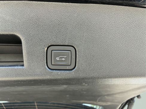 Used 2025 GMC Acadia Elevation w/ Elevation Premium Package AWD/4WD image 11