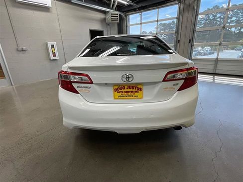 Used 2014 Toyota Camry SE w/ Fleet Convenience Package FWD image 4