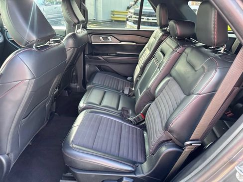 Used 2025 Ford Explorer ST-Line w/ ST-Line Street Pack AWD/4WD image 30