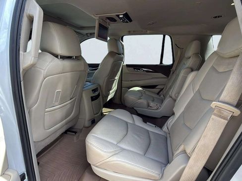 Used 2016 Cadillac Escalade Premium AWD/4WD image 19