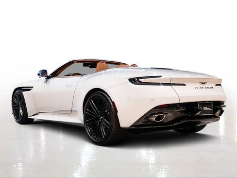 Used 2024 Aston Martin DB12 Convertible image 2