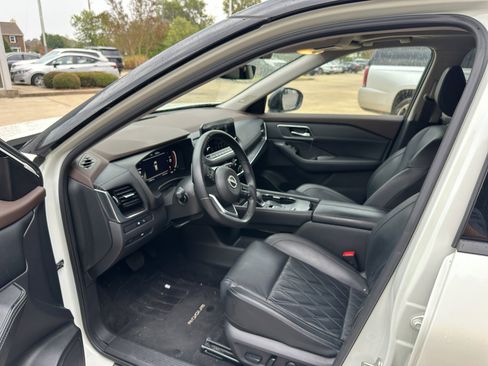 Certified 2023 Nissan Rogue Platinum w/ Platinum Premium Package image 10