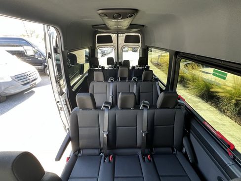 Used 2024 Mercedes-Benz Sprinter 2500 image 32