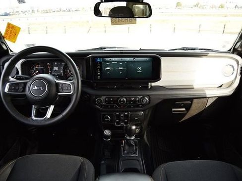 Used 2024 Jeep Wrangler Sahara image 7