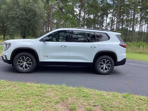 New 2026 GMC Acadia AT4 w/ Luxury Package AWD/4WD image 2