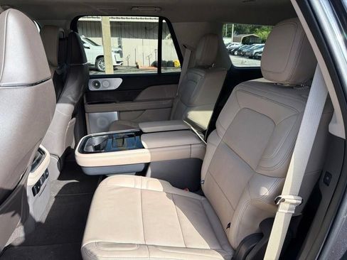 Used 2024 Lincoln Navigator Reserve AWD/4WD image 9