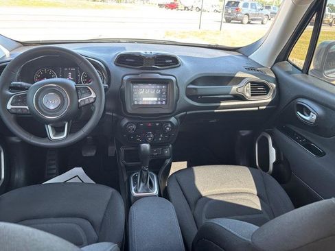Used 2019 Jeep Renegade Latitude FWD image 9