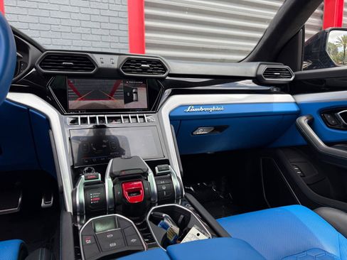 Used 2020 Lamborghini Urus AWD/4WD image 28