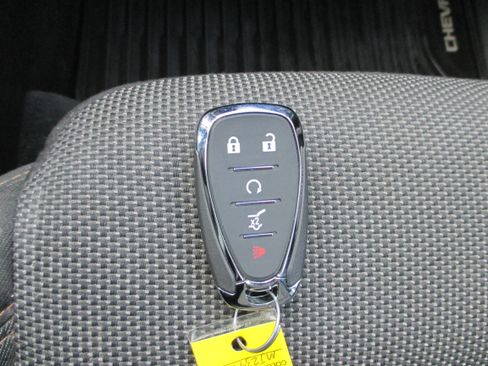 Used 2021 Chevrolet Traverse LT image 26