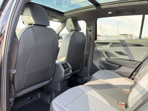 New 2026 Volkswagen Tiguan SE R-Line FWD image 12