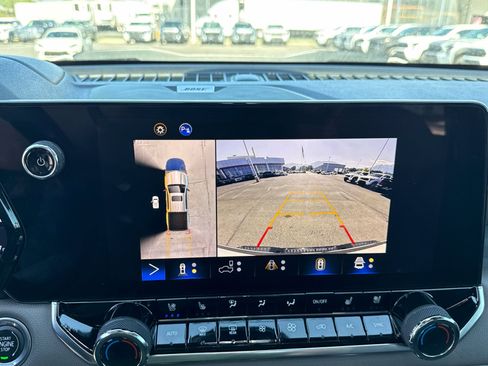Used 2023 Chevrolet Colorado ZR2 w/ ZR2 Convenience Package III AWD/4WD image 22