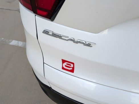 Used 2019 Ford Escape Titanium image 41