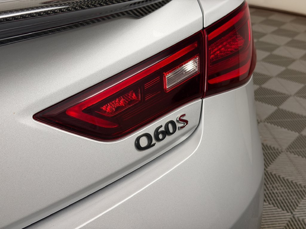 Used 2018 INFINITI Q60 Red Sport 400 AWD/4WD image 9