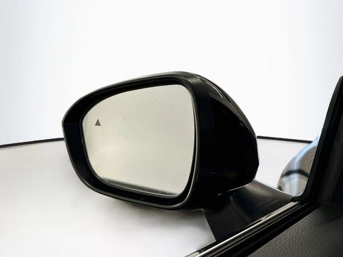 Used 2024 Mitsubishi Outlander SE AWD/4WD image 16