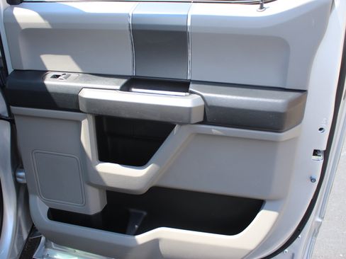 Used 2018 Ford F150 XLT w/ Equipment Group 302A Luxury AWD/4WD image 29