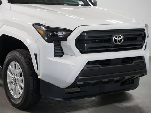 Certified 2025 Toyota Tacoma SR AWD/4WD image 4