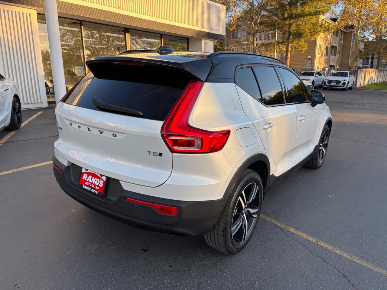 Used 2022 Volvo XC40 T5 R-Design AWD/4WD image 9