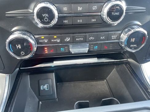 Used 2021 Ford F150 Lariat w/ Max Trailer Tow Package image 29