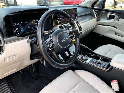 Used 2023 Kia Sorento SX Prestige w/ Panoramic Sunroof Package image 11