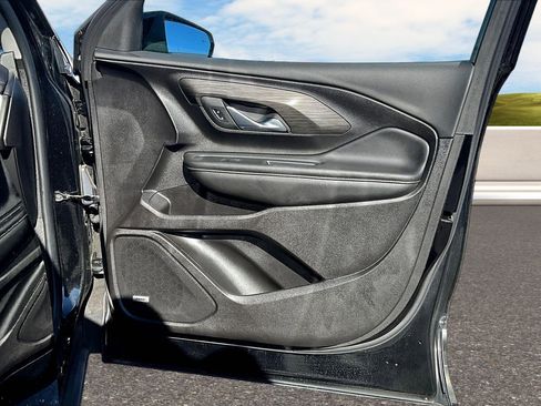 Used 2024 GMC Terrain SLT w/ Infotainment Package II image 19