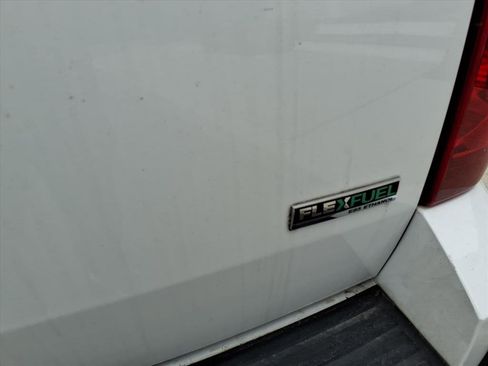 Used 2010 Chevrolet Suburban LS image 12