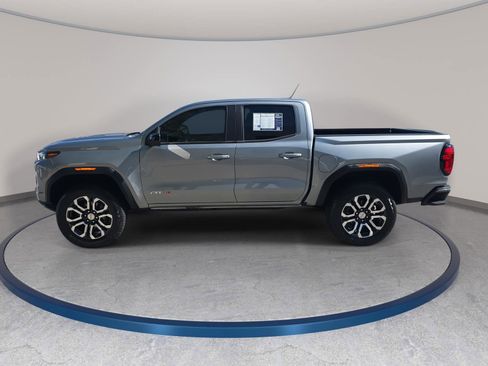Used 2024 GMC Canyon AT4 w/ AT4 Premium Package AWD/4WD image 8