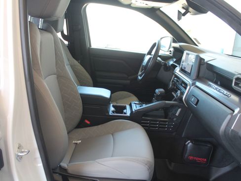 Used 2024 Toyota Tacoma 2WD Double Cab image 21