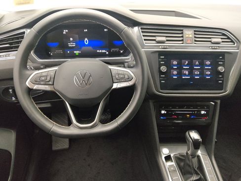 Used 2023 Volkswagen Tiguan SE FWD image 26