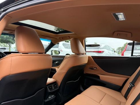 Used 2023 Lexus ES 300h w/ Premium Package FWD image 16