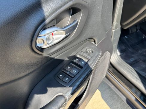 Used 2017 Jeep Cherokee Limited image 20