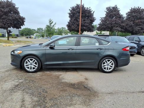 Used 2015 Ford Fusion SE FWD image 2