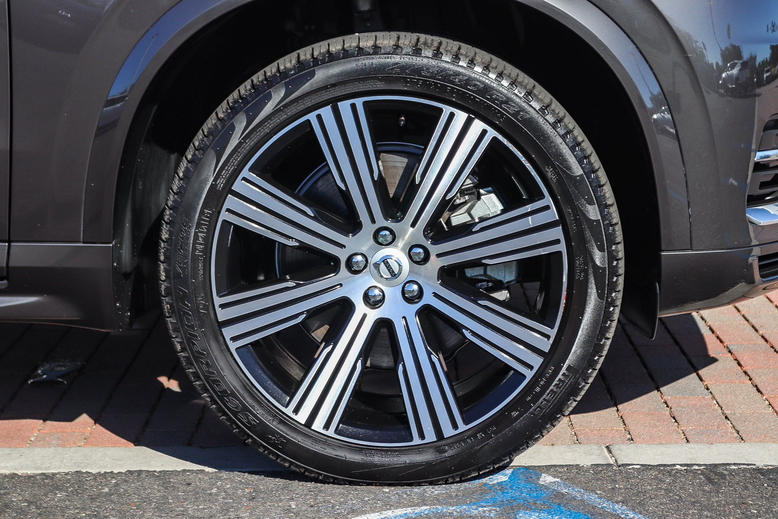 Used 2024 Volvo XC90 T8 Core w/ Protection Package Premier AWD/4WD image 11