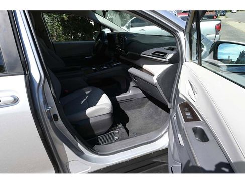 Used 2022 Toyota Sienna LE image 15