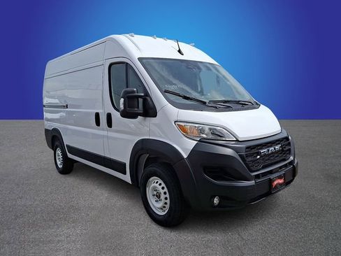 Used 2024 RAM ProMaster 2500 w/ Safety Group FWD image 2