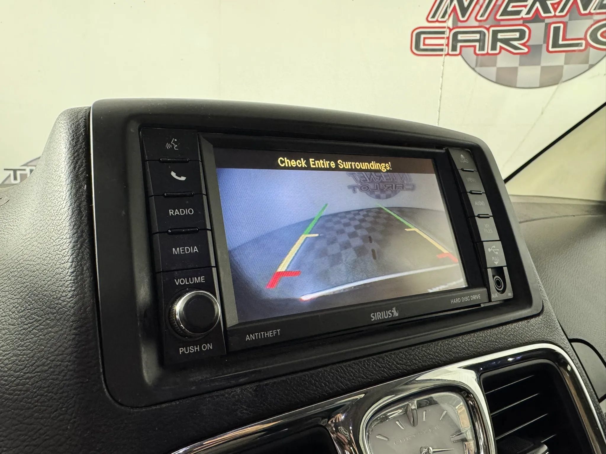 Used 2014 Chrysler Town & Country Touring-L w/ Driver Convenience Group FWD image 17