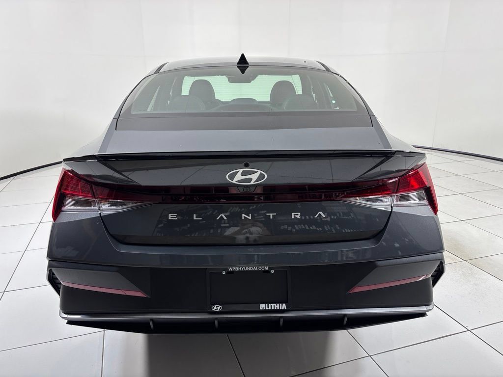 New 2026 Hyundai Elantra SEL Sport FWD image 4