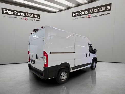 Used 2025 RAM ProMaster 2500 w/ Convenience Group FWD image 5