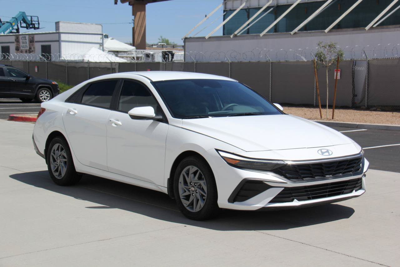Used 2024 Hyundai Elantra SEL FWD image 3