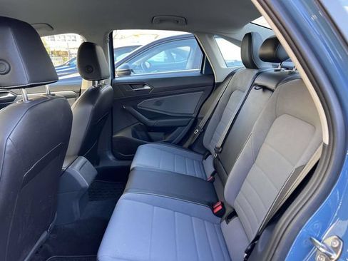 Used 2025 Volkswagen Jetta SE FWD image 13
